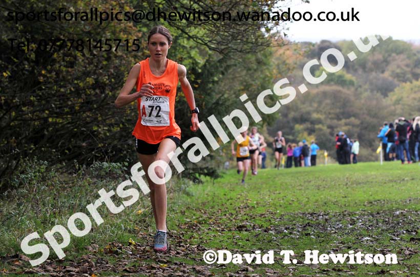 Rosie Smith (Durham City) leads the senior womens Northern Cross Country Relays. Photo: David T. Hewitson/Sports for All Pics